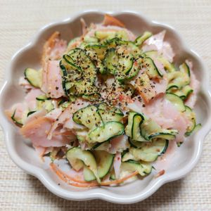 よっこの作ってみた!投稿(ズッキーニとハム《にんにく♡だしマヨサラダ》)
