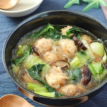 ボリューム満点♪鶏団子と青梗菜のとろみ中華風春雨スープ