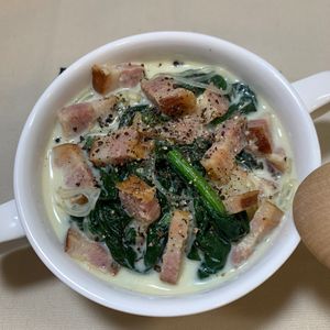楽ラク手抜キッチン🐶🐾の作ってみた!投稿(カップに入れてチン！「ほうれん草とベーコンの豆乳春雨スープ」)