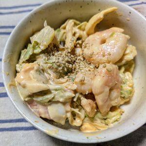 はるねこの作ってみた!投稿(キャベツとむき海老とゆで卵のエビチリっぽいマヨサラダ)