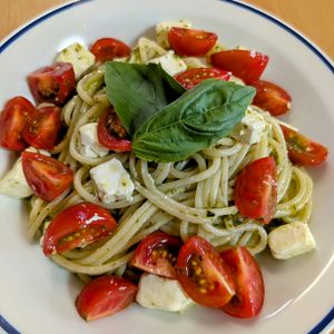 まゆのの作ってみた!投稿(味付け1つ！本格！イタリアンカラーなバジルパスタ)