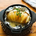 モッツァレラチーズとカレーのハッセルバックポテト