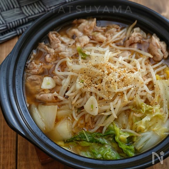 ＊白菜ともやしと豚肉のスタミナにんにく旨味噌鍋＊