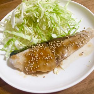 ゆかりの作ってみた!投稿(【ブリの甘辛みそ】７分で完成！家の調味料でラク美味おかず✨)