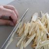 【シャキシャキ食感】じゃがいものペペロンチーノの工程1