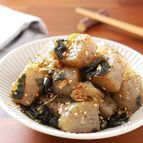 腸活にも◎【こんにゃくとわかめのピリ辛ごま炒め】あと一品に♪