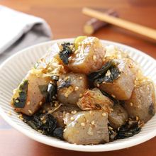 腸活にも◎【こんにゃくとわかめのピリ辛ごま炒め】あと一品に♪