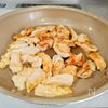 【チキンサラダ】鶏むね肉をカラッと焼いて、野菜と一緒に!の工程4