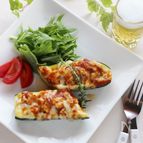 ズッキーニの鶏ささみ詰め、チーズ焼き