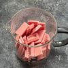中から何が出るかはお楽しみ!?サプライズホローチョコレートの下準備