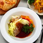 デミグラスソースで食べる”巻かない”ロールキャベツ