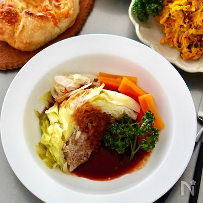 デミグラスソースで食べる”巻かない”ロールキャベツ