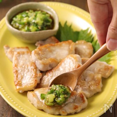 ねぎ塩ダレが絶品♪豚肉の一口ステーキ