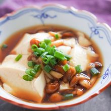 【冷菜でも温菜でも】豆腐のなめこ餡かけ