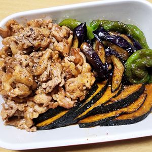 ナムディの作ってみた!投稿(豚こま肉&夏野菜の甘辛コチュ揚げ焼き浸し【作り置き】)