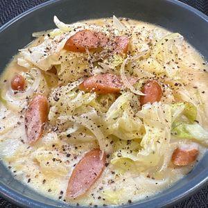 楽ラク手抜キッチン🐶🐾の作ってみた!投稿(【キャベツとウインナーの豆乳うどん】スープまで飲み干したい！)