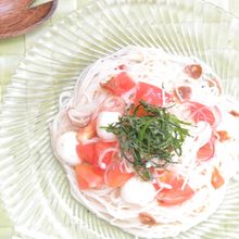 トマトとみょうがの和カプレーゼ素麺