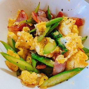 ゆーたんの作ってみた!投稿(【アスパラとふわふわ卵の彩り炒め】白だしで春の優しい味わい！)