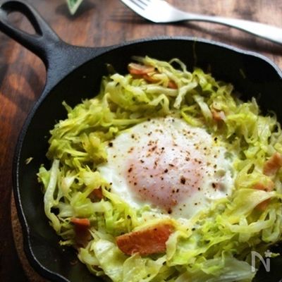 【スキレット】ワンエッグの巣ごもりキャベツ