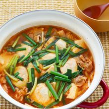 焼肉のタレで、具だくさん豆腐チゲ
