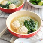 おろし豆腐仕立ての肉団子いり春雨スープ！塩こうじで腸活♪