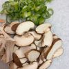 椎茸とふわふわ卵のスープの工程1