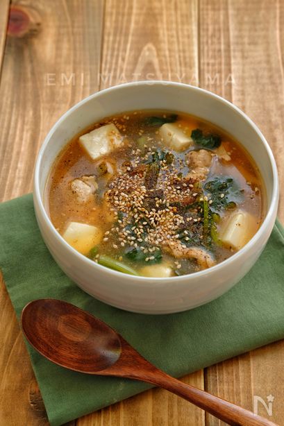 胡椒を効かせる大人味＊小松菜と豚肉の酸辣湯風スープ＊