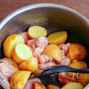 新じゃがと鶏肉とうずらの卵の甘辛醤油バター煮の工程2