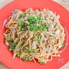 ガッツリ食べたいときに！豚肉とまいたけのピリ辛パスタ