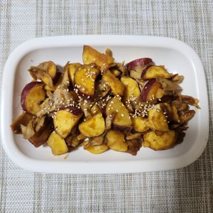 とももの作ってみた!投稿(さつまいもとまいたけの味噌バター炒め【ほっこり秋の味覚♪】)