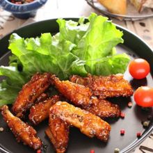 鶏手羽中スペアリブの旨辛焼き。