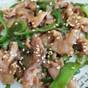 ぶーちゃんの作ってみた!投稿(【ご飯がすすむ♡︎豚こまピーマンの甘辛味噌炒め】お弁当にも)
