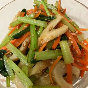 ミントミントの作ってみた!投稿(【小松菜とちくわのごま油炒め】お弁当や作り置きにも◎)