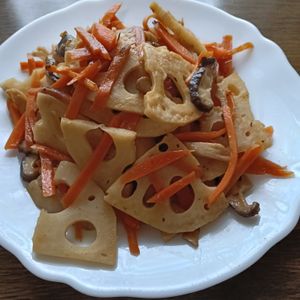 ぽぽペの作ってみた!投稿(旨味がすごい♡【蓮根とにんじんと椎茸のオイスターきんぴら】)