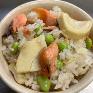 あっこの作ってみた!投稿(最高に美味しい♪♪筍と鮭と枝豆の炊き込みご飯)