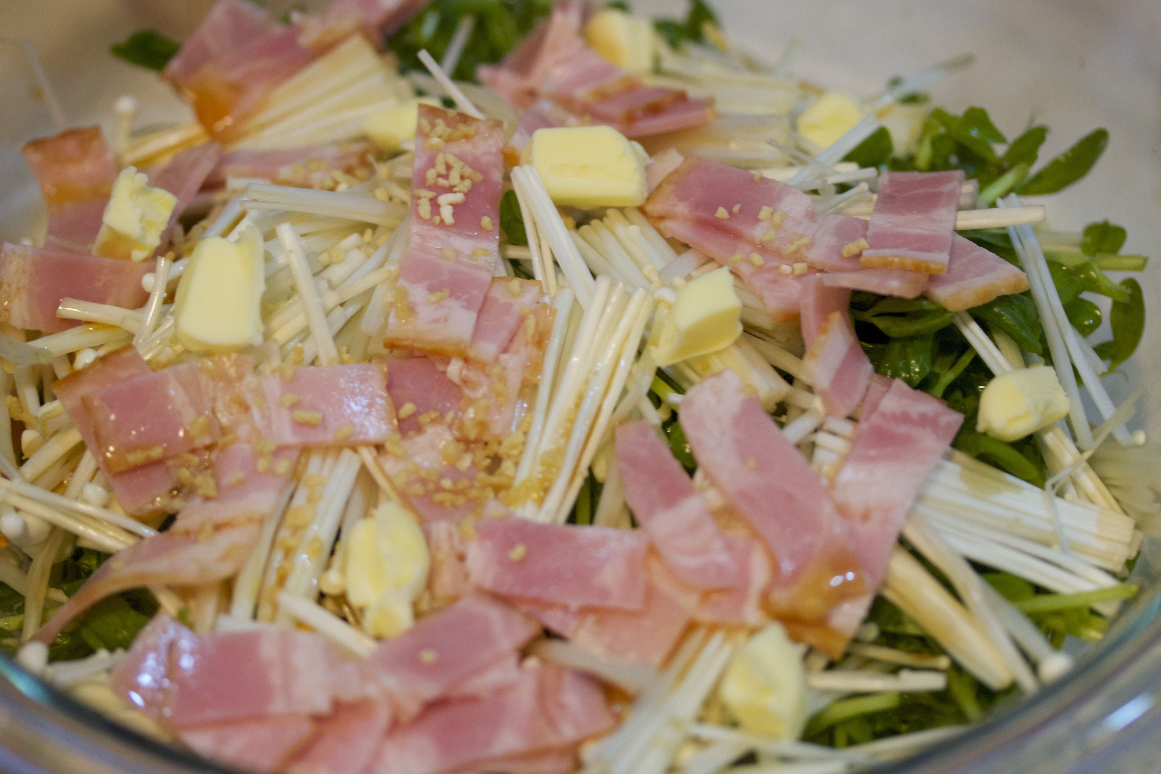 レンジで4分♪『豆苗とえのきのバタポン蒸し』 | レシピサイトNadia