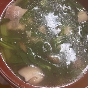 ここあの作ってみた!投稿(簡単激うま！鶏肉と春菊、椎茸のうま塩スープ)