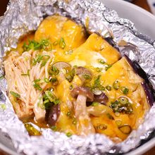 秋の味覚🍁秋なすときのこの♪バタポンチーズのホイル焼き😋
