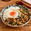 大葉でさっぱり!【鶏ひき肉とピーマンの甘辛そぼろ丼】