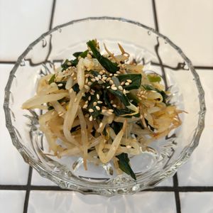 mi-koの作ってみた!投稿(5分で完成！【ピリ辛ニラもやしナムル】レンジで簡単副菜♩)