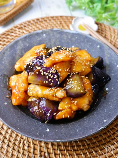 彼絶賛の愛されおかず♡『鶏むね肉となすの甘酢炒め』