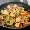 『豚バラキャベツと厚揚げのピリ辛胡麻味噌炒め』10分簡単☆の工程3