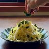 切って振るだけ　白菜の生サラダの工程4