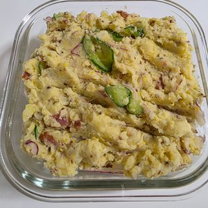 メイの作ってみた!投稿(デパ地下風！カリカリベーコンと粒マスタードのポテサラ)