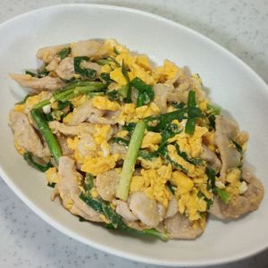 ひろりぃの作ってみた!投稿(【豚たまニラ炒め】ご飯がすすむ！ボリューム満点おかず♪)