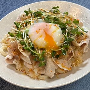 楽ラク手抜キッチン🐶🐾の作ってみた!投稿(【簡単10分】温玉のせ豚しゃぶおろしポン酢うどん)