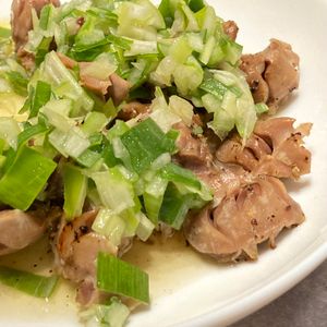 すみれの作ってみた!投稿(焼鳥屋さんと言われる!暑さぶっとぶ♡砂肝のねぎ塩だれ)