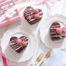 愛情たっぷりハートの濃厚チョコケーキ