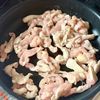 ご飯が進む！鶏むね肉と細切りじゃがいものバジル醤油炒めの工程3