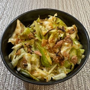 楽ラク手抜キッチン🐶🐾の作ってみた!投稿(【抱えて食べたい！】ツナと塩昆布のやみつき無限キャベツ♪)